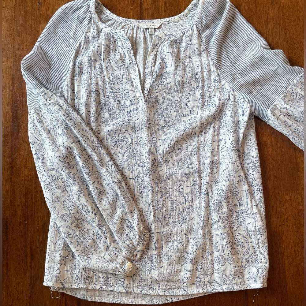 Lucky Brand Popover Top Size Small L/S white with navy. Lightweight fabric.